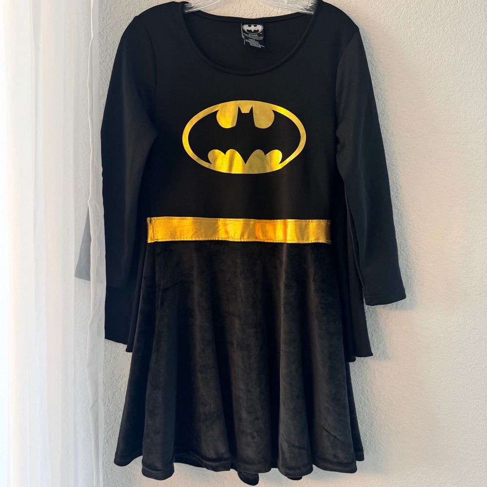 Batman Women Long Sleeve Dress Detachable Cape Black Gold Large SKU 01354935